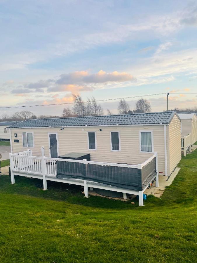 Hotel The Sunflower Luxury Caravan At Tattersall Lakes Tattershall Exterior foto